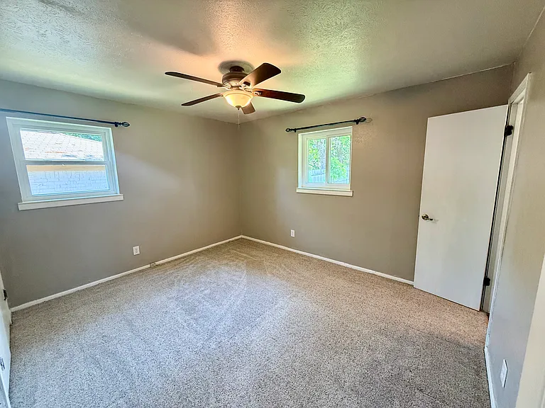 6728 Karen Dr — Photo 17