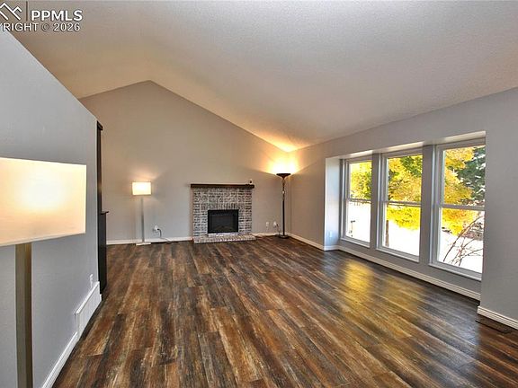 4th image of 725 Grey Eagle Cir N