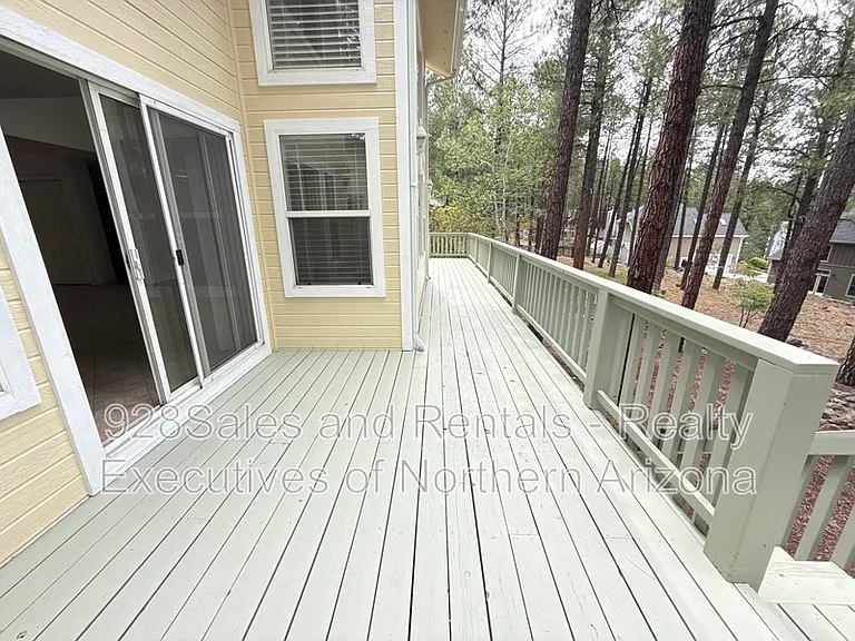 1808 W University Ave — Photo 17