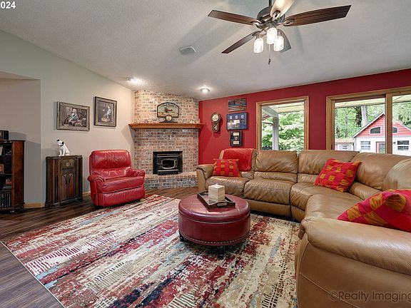 5th image of 21608 NE 49th Cir