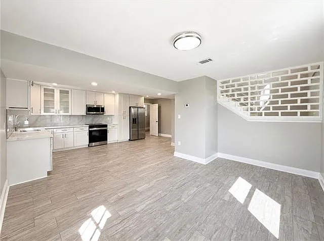 4472 Joycelyn Dr — Photo 9
