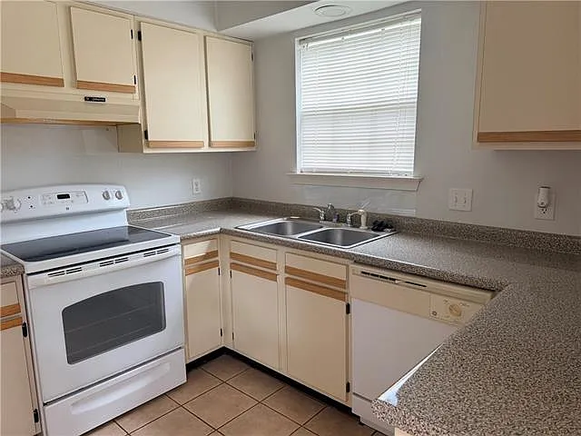 2 bed, 2.0 bath, 1200 sqft, $1,400 — Photo 3