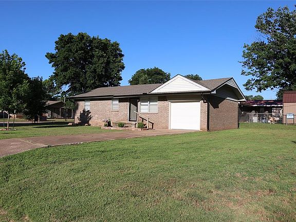 2nd image of 1004 Hillcrest Dr