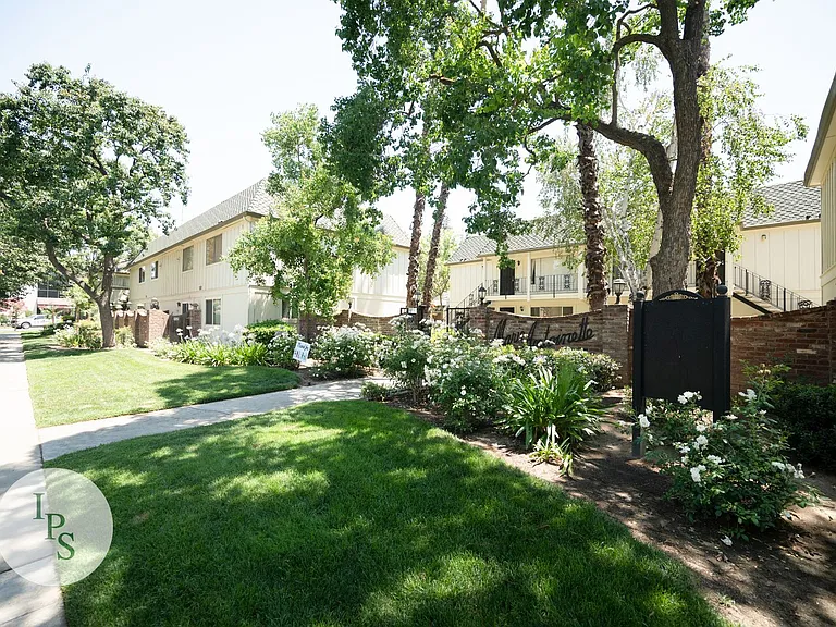 5090 N Roosevelt Ave #31 — Photo 2