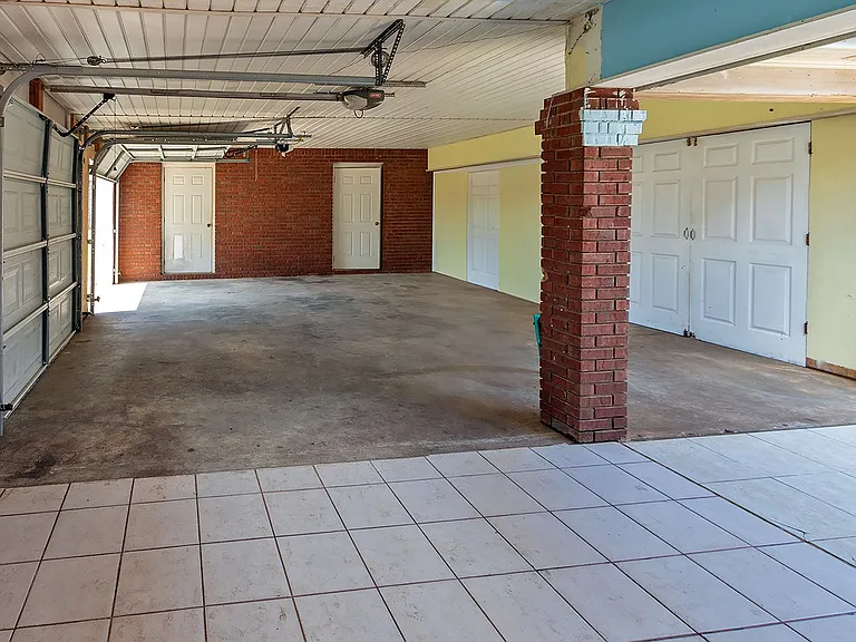 1901 Calumet Pkwy — Photo 27