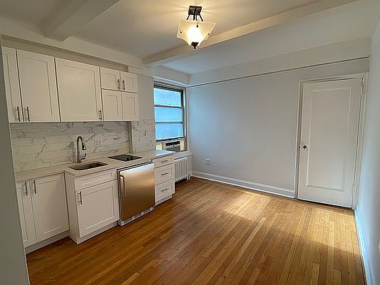 1st image of 325 W 45th St #606A
