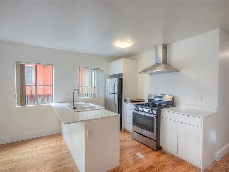 1006 N New Hampshire Ave #1008 — Photo 8