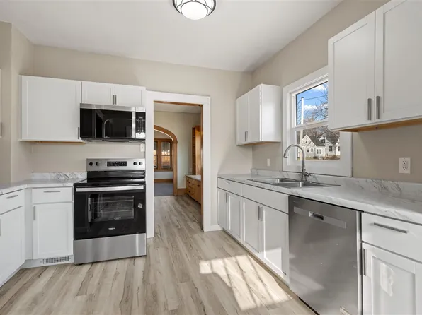 419 21st St NE, Cedar Rapids, IA 52402