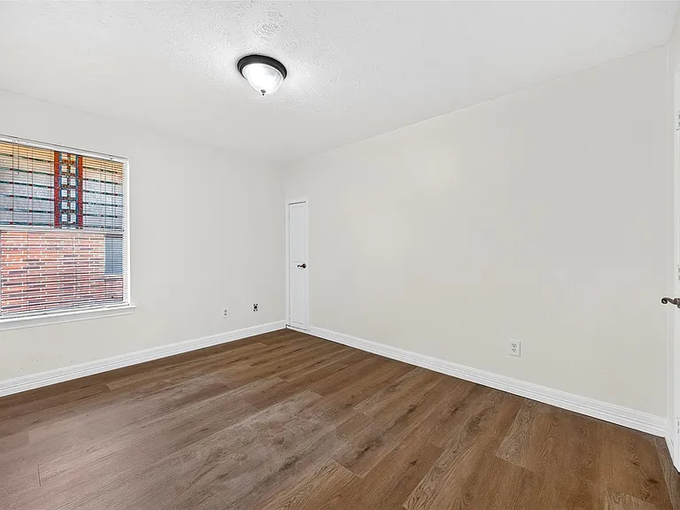 15307 Flemington Ave — Photo 32