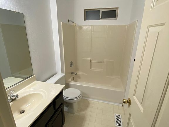 4th image of 440 Tuscany Pl