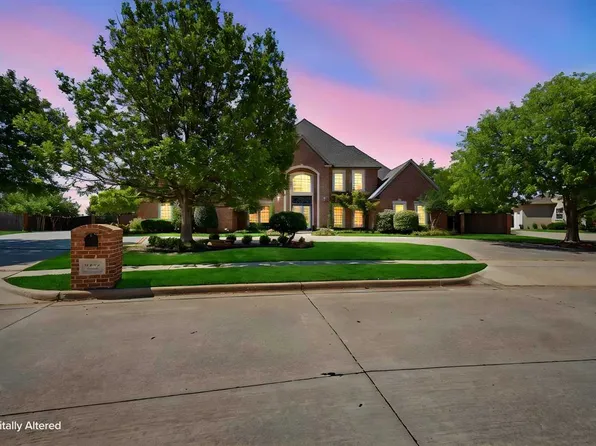 8227 NW Stonebridge Ct, Lawton, OK 73505