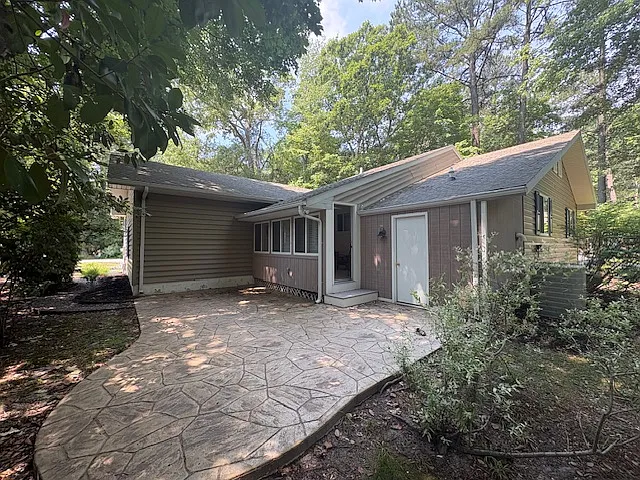 51 Newport Dr — Photo 14