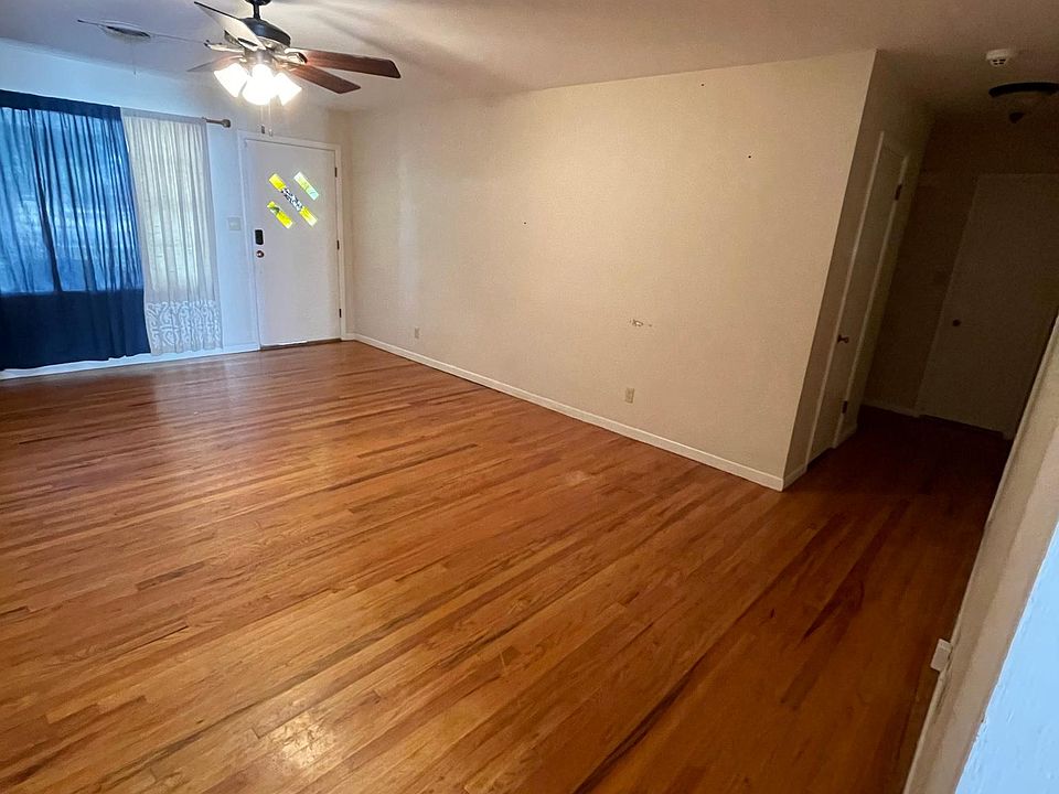 Living room/hallway