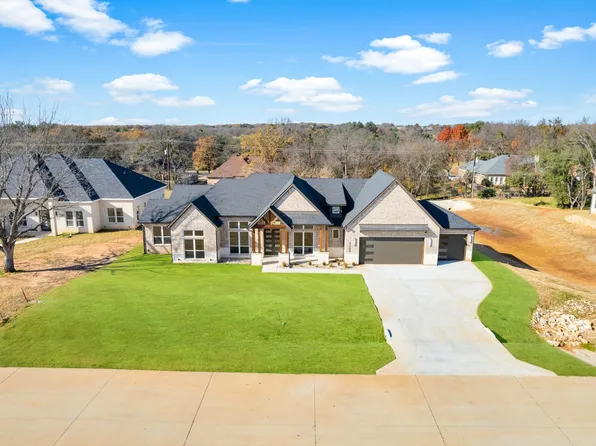 2300 Candlestick Dr, Granbury, TX 76049