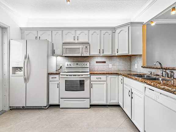 5th image of 2801 N Palm Aire Drive #301
