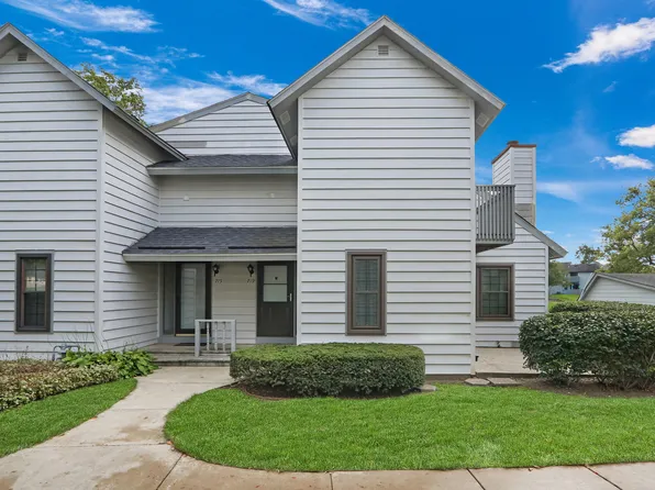 719 Wakefield Rd, Gurnee, IL 60031