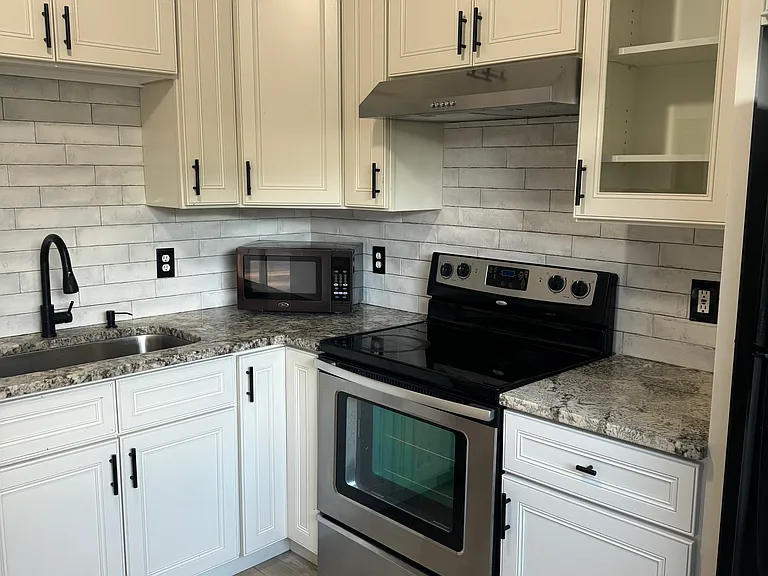 5323 Hoffman St — Photo 5