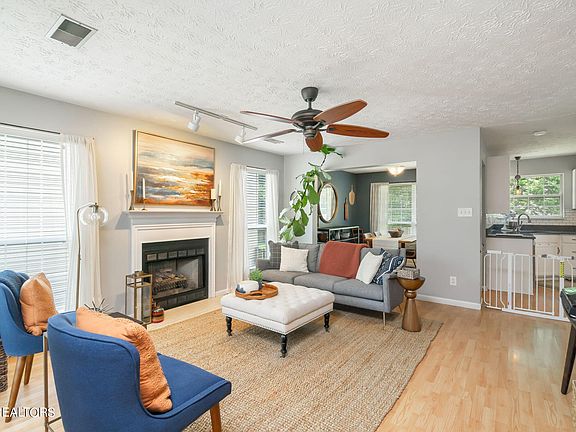 5th image of 8121 Faircrest Ln