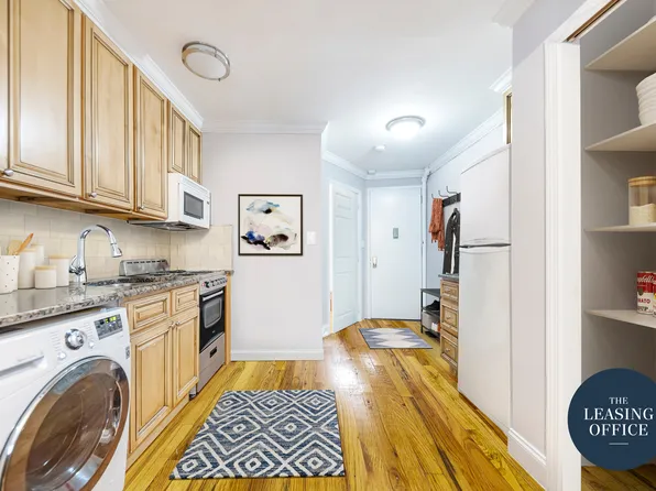 450 West 46th Street image 2 of 6