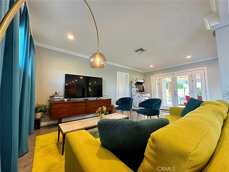 1331 S Sunrise Way — Photo 5