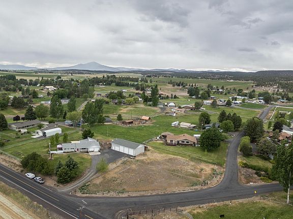 2nd image of 2107 NE Quail Valley Dr
