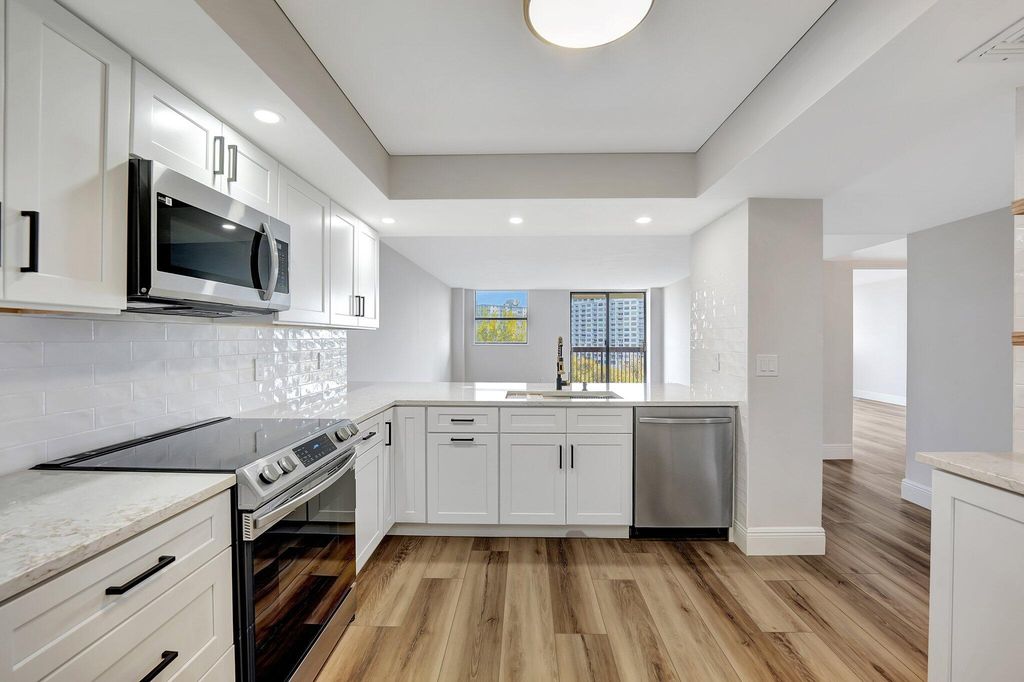 2900 NE 14th Street Causeway #602, photo 7