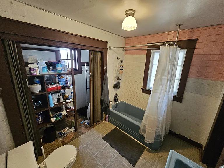 813 E University St — Photo 14