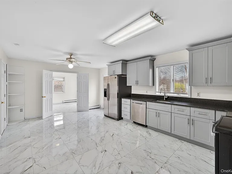 82 Walton Ter — Photo 14