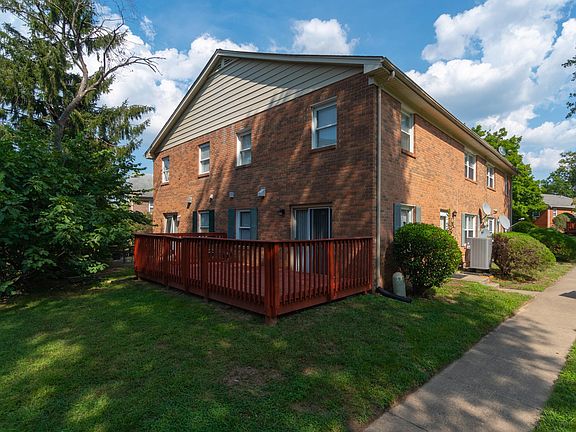 3rd image of 9523 Hagel Cir