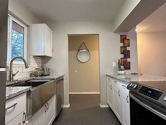 4th image of 1219 N Chestnut St