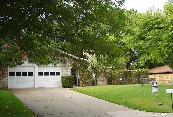 2nd image of 1420 Belhaven St