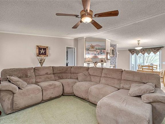 5th image of 161 Jeffrey Dr