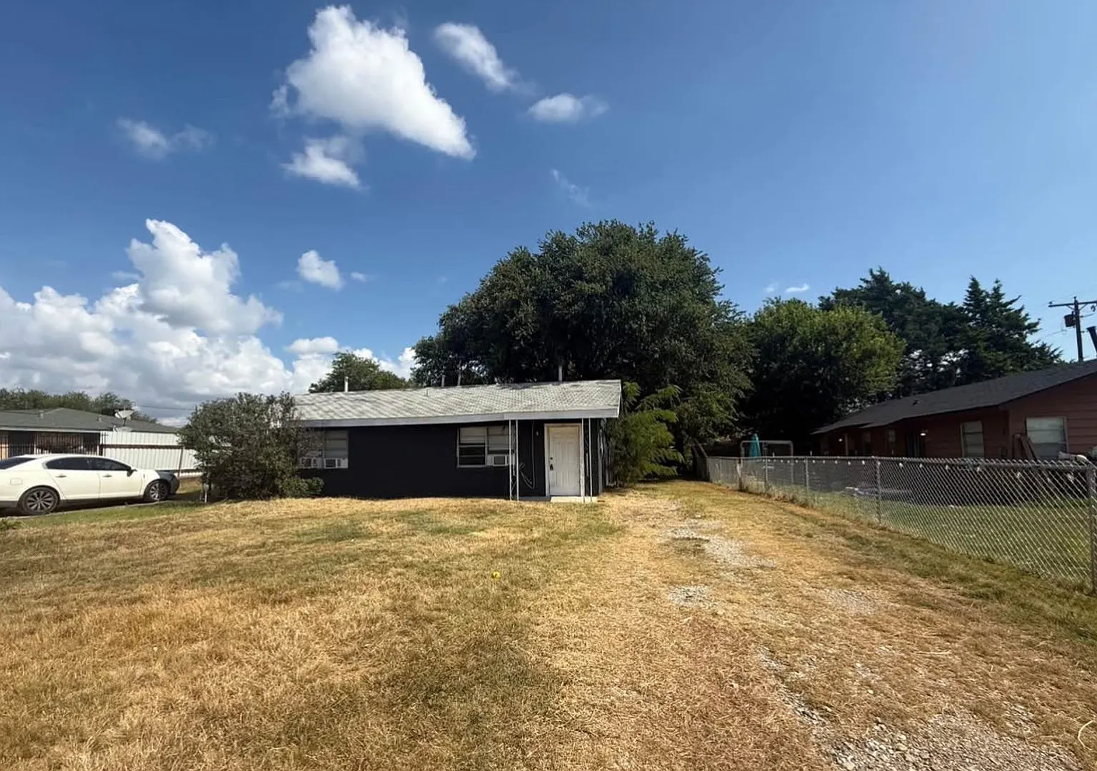 203 W Dove Lane — Photo 1