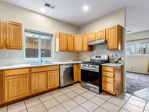 5th image of 1221 Paisano St NE