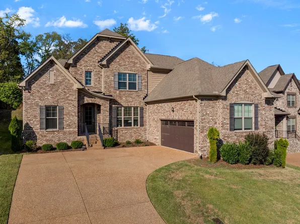 229 Crooked Creek Ln, Hendersonville, TN 37075