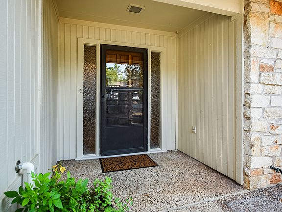 2nd image of 3804 Woodbrook Cir