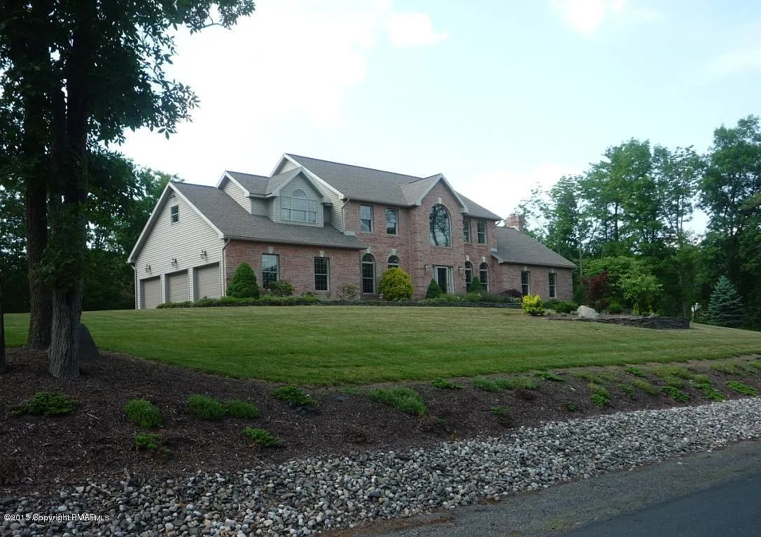 1422 Kelly Rd photo 1