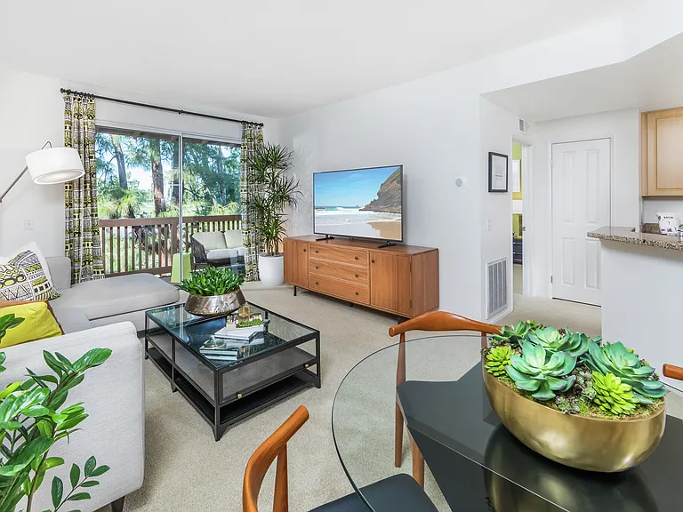 Rancho Monterey Apartment Homes — Photo 8