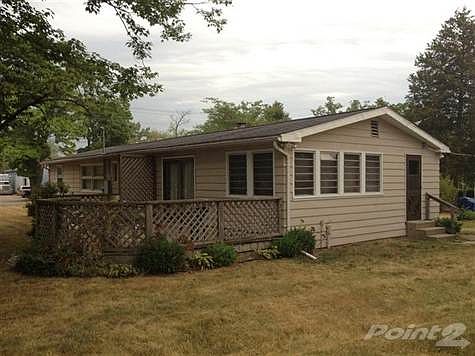 3 bedroom, 1.5 bath home with den