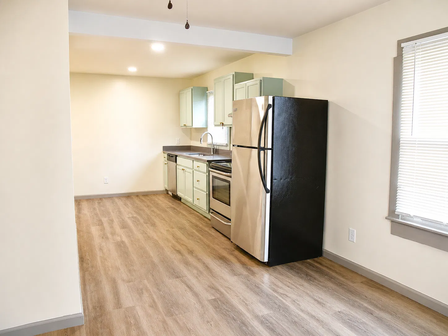 3 bed, 1176 sqft, $2,000 — Photo 4