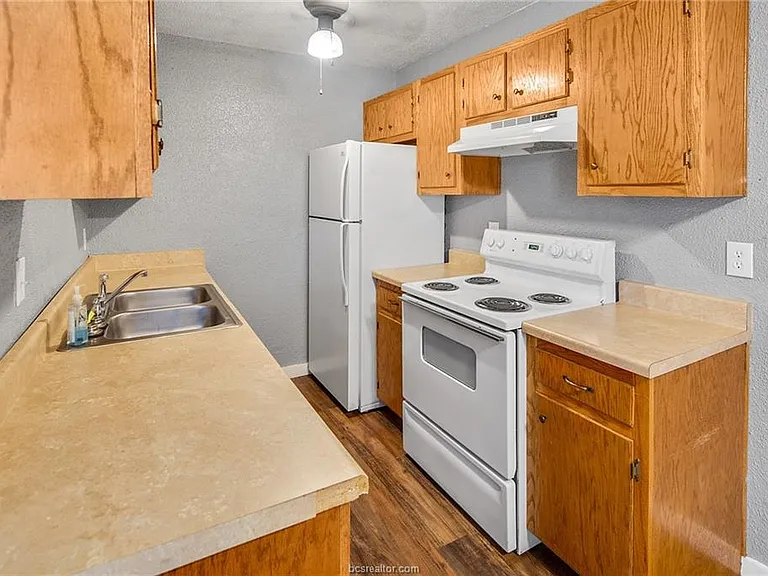 1601 Brentwood Dr #A — Photo 16