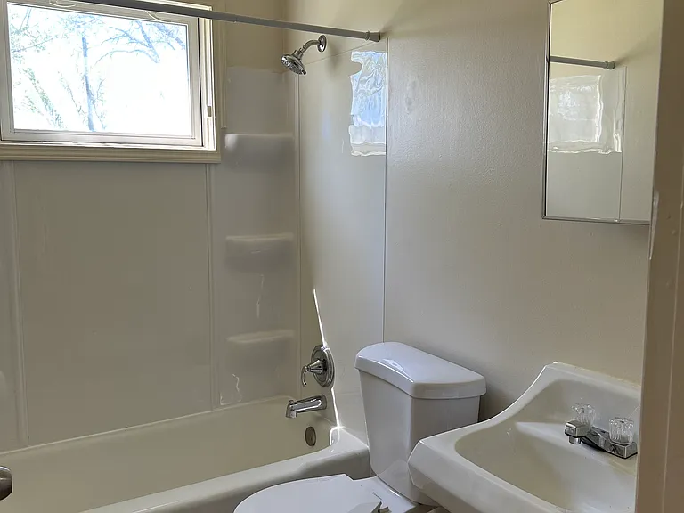 2106 Lake Point Dr #2 — Photo 5