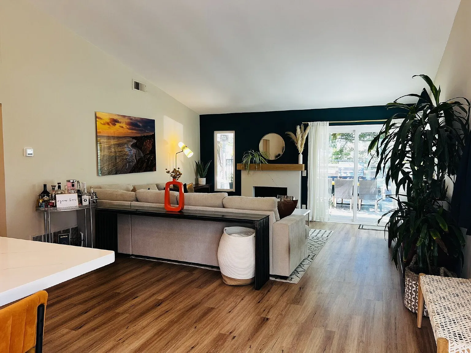 2 bed, 2.0 bath, 1098 sqft, $3,800 — Photo 4