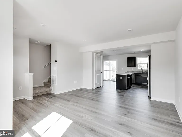 7301 Statesman Blvd — Photo 11