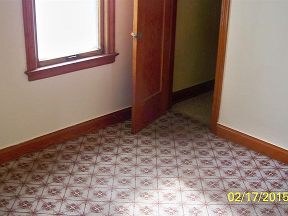 4th image of 504 E Canby St