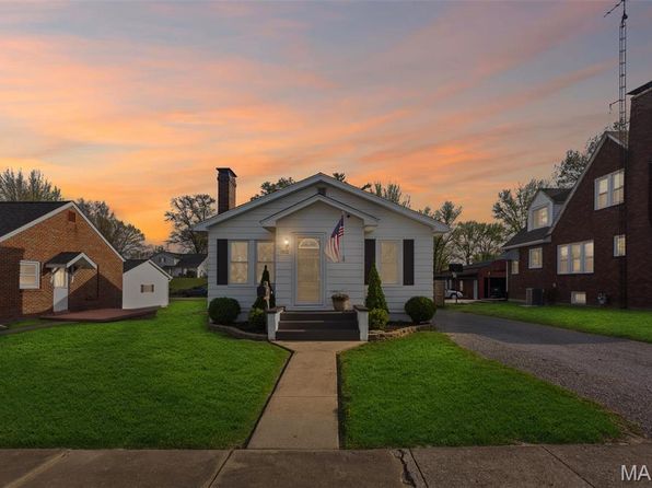 302 E Water St, Pinckneyville, IL 62274