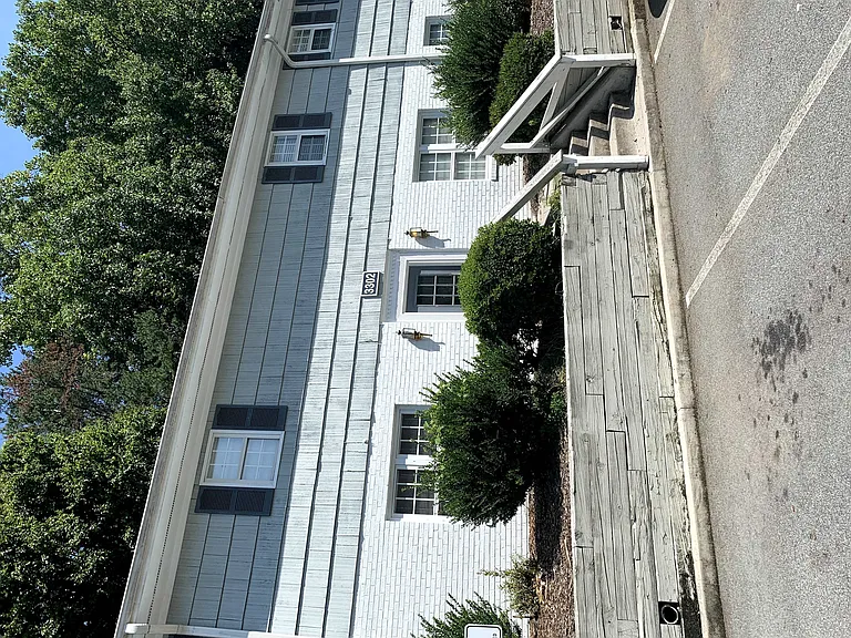 Cambridge Apartments — Photo 24
