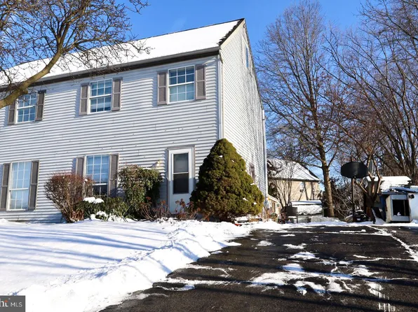 2291 Oak Hollow Dr, Columbia, PA 17512