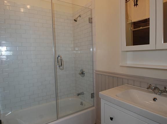 3rd image of 296 Divisadero St
