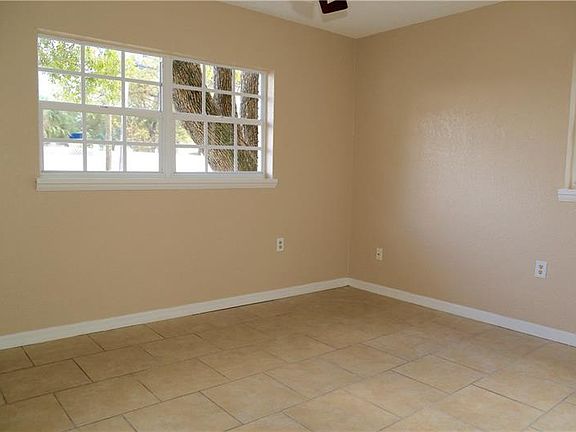 3rd image of 1318 N Brunnell Pkwy
